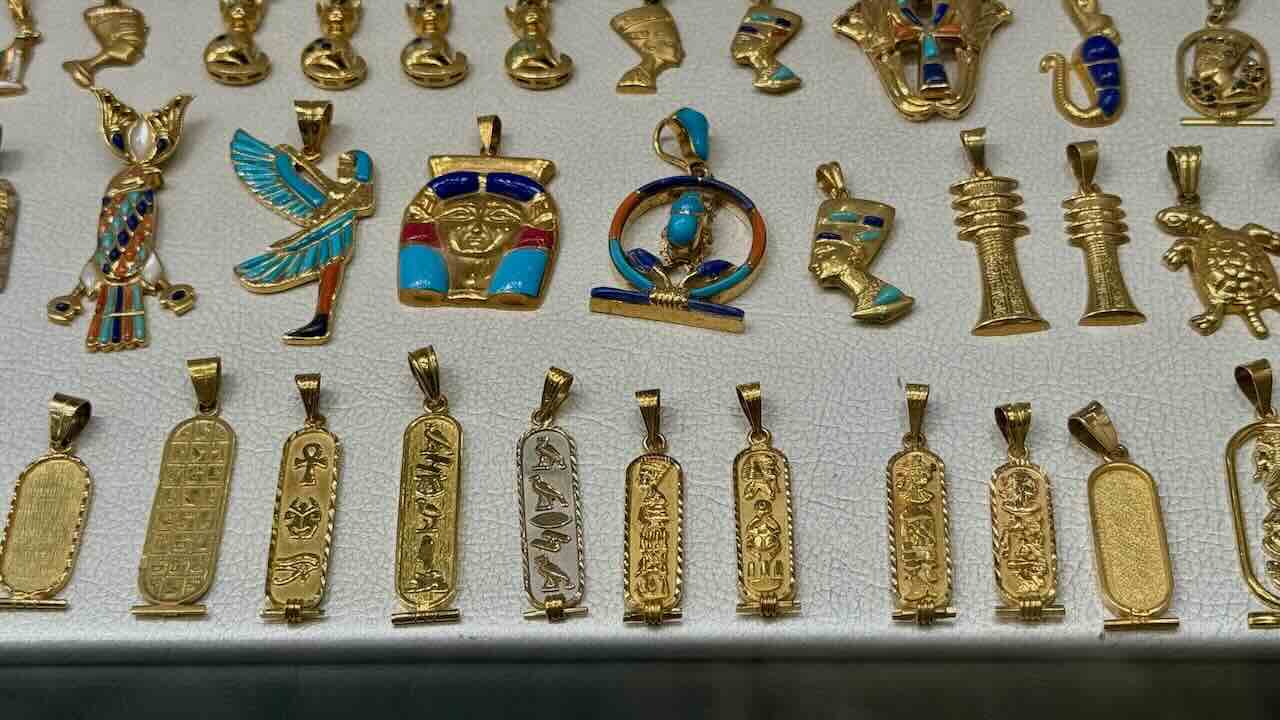 エジプトのお土産 名入れ可能なペンダントトップ 金製 アラビア文字