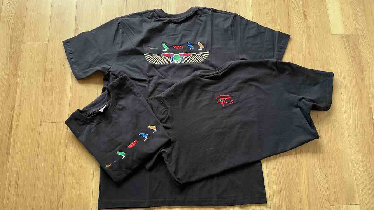 エジプト お土産 アラビア文字 刺繍入り Tシャツ 全体