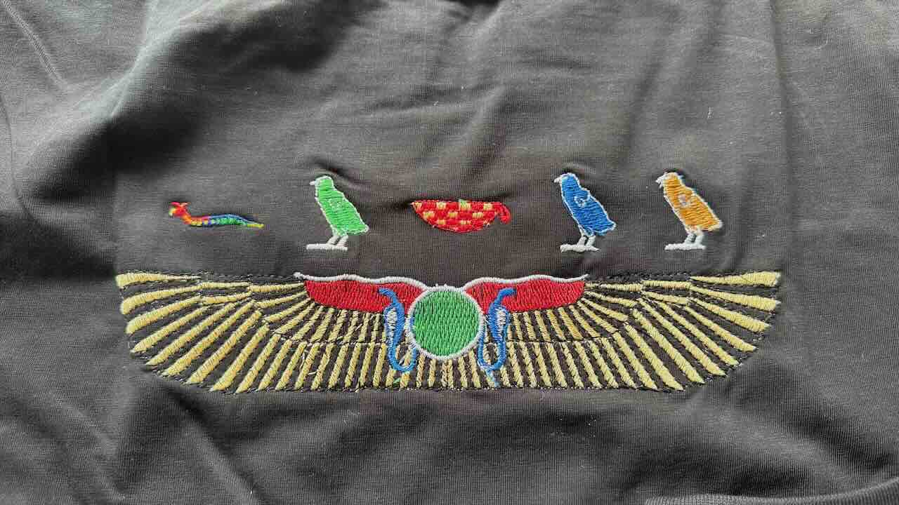 エジプト お土産 アラビア文字 刺繍 Tシャツ 名前 刺繍