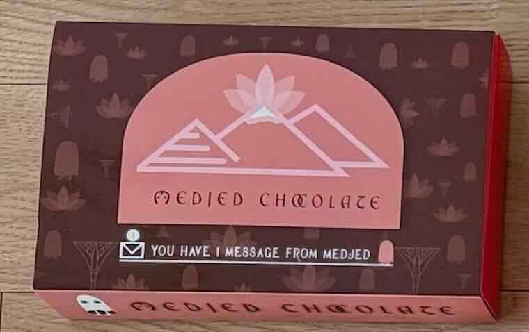 エジプトのお土産 ピラミッドチョコ パッケージ 金色