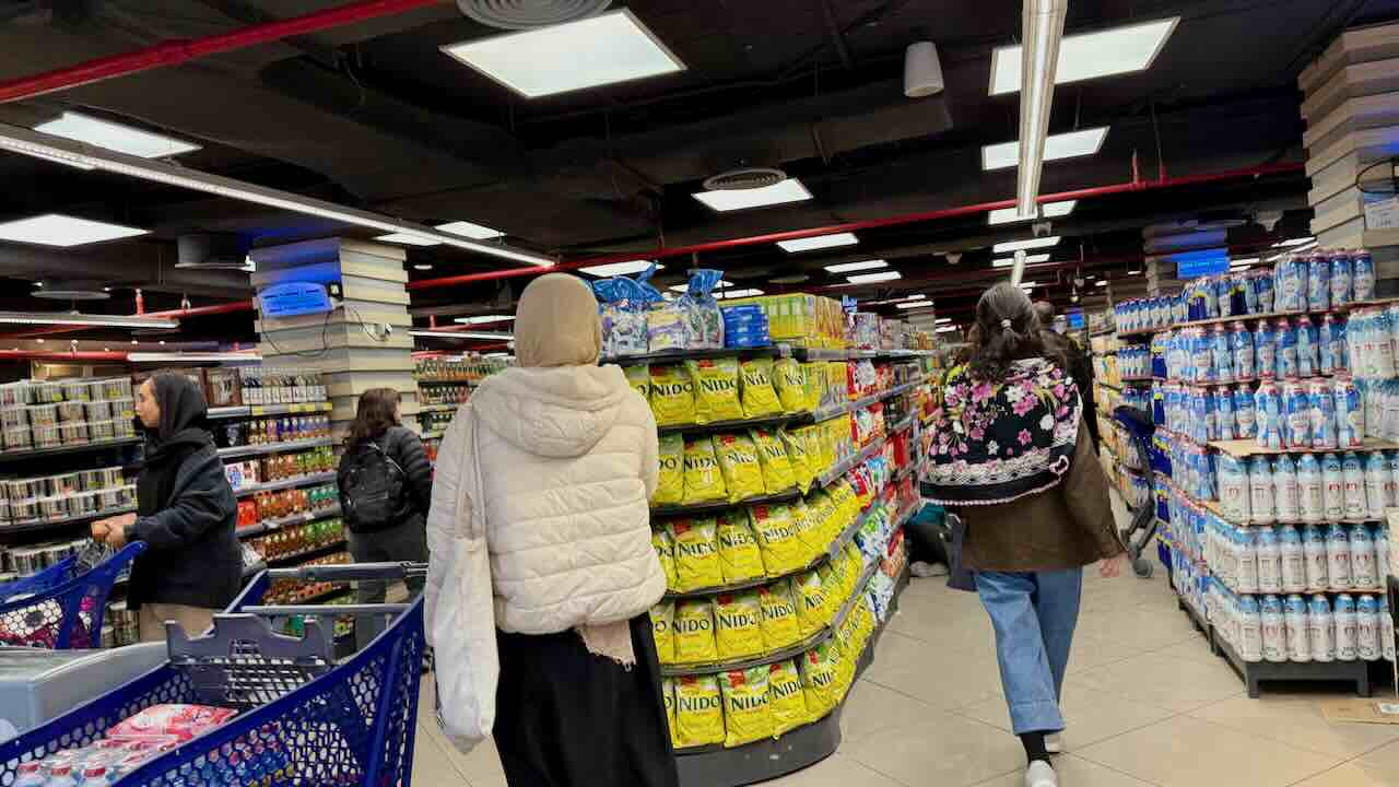 エジプト 地元 スーパー 店内 観光地ではない静かな買い物風景