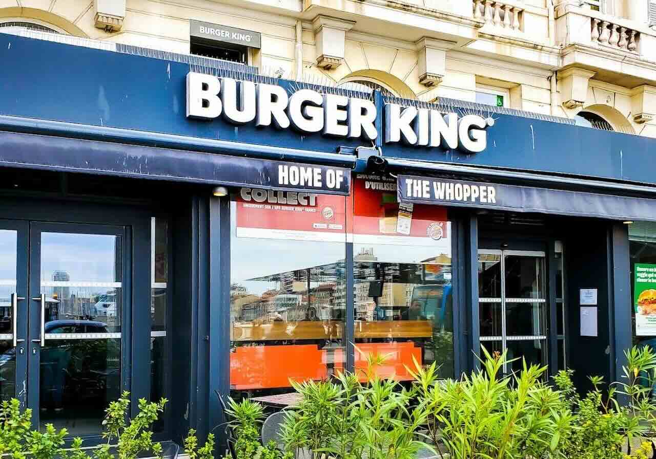 旧港にあるBurger King（バーガーキング）外観は観光中に使いやすいトイレスポット