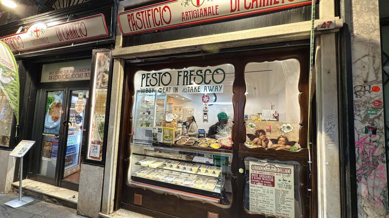 ジェノバ旧市街にあるパスタ専門バル「パスティフィーチョ・ディ・カンネート」の外観
