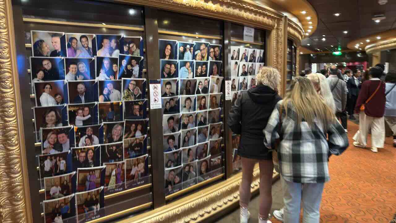 MSCスプレンディダ船内7階のフォトショップ外観。Wi-Fi購入ができるエリアの入口