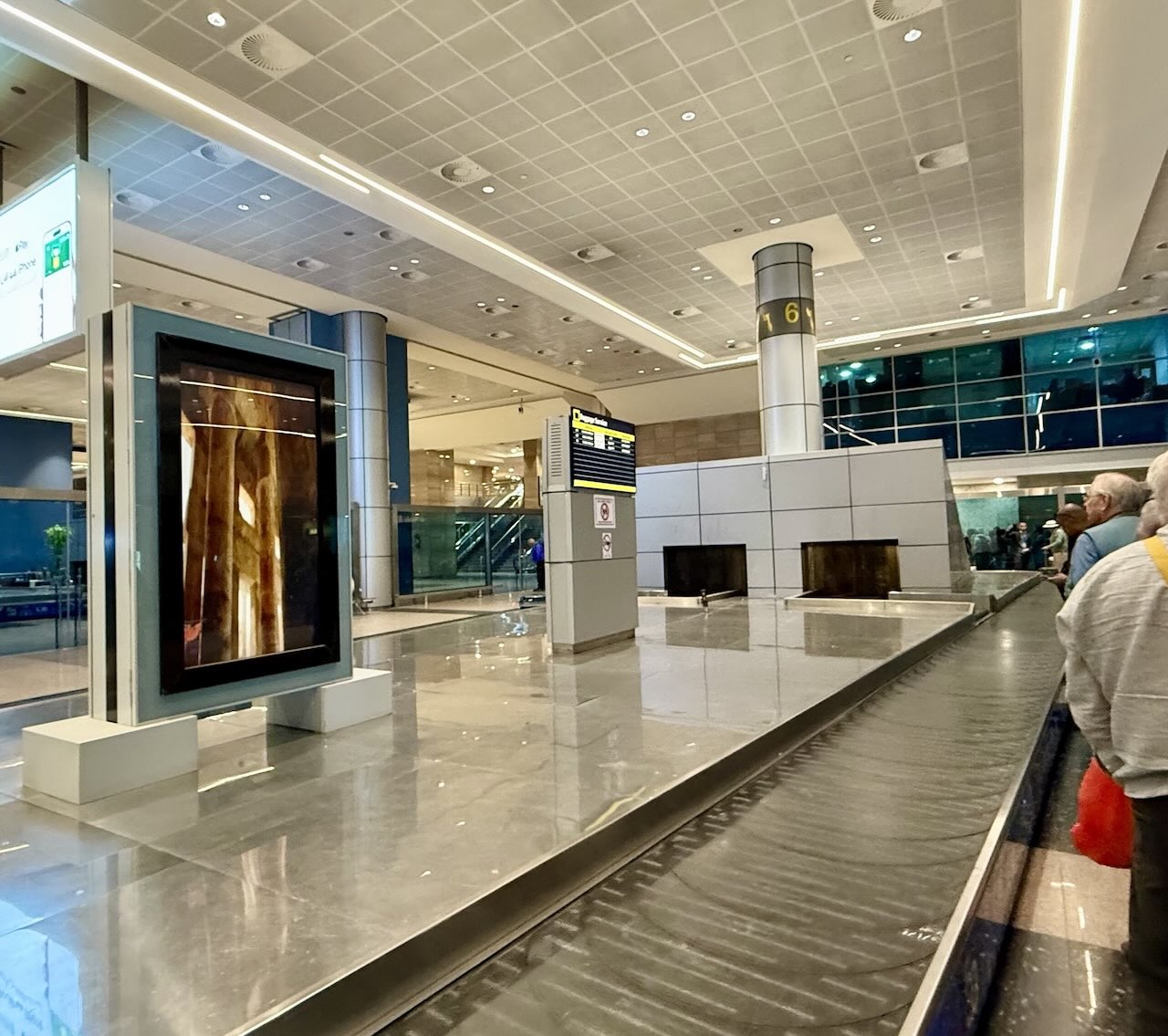 空港の荷物受取レーン