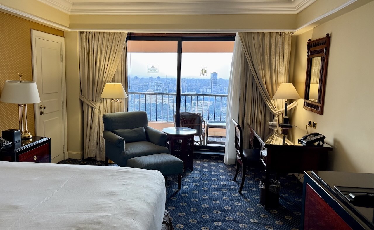 スイートルームのリビングスペース