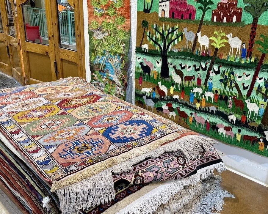 エジプトのツアーで訪れた絨毯店の店内