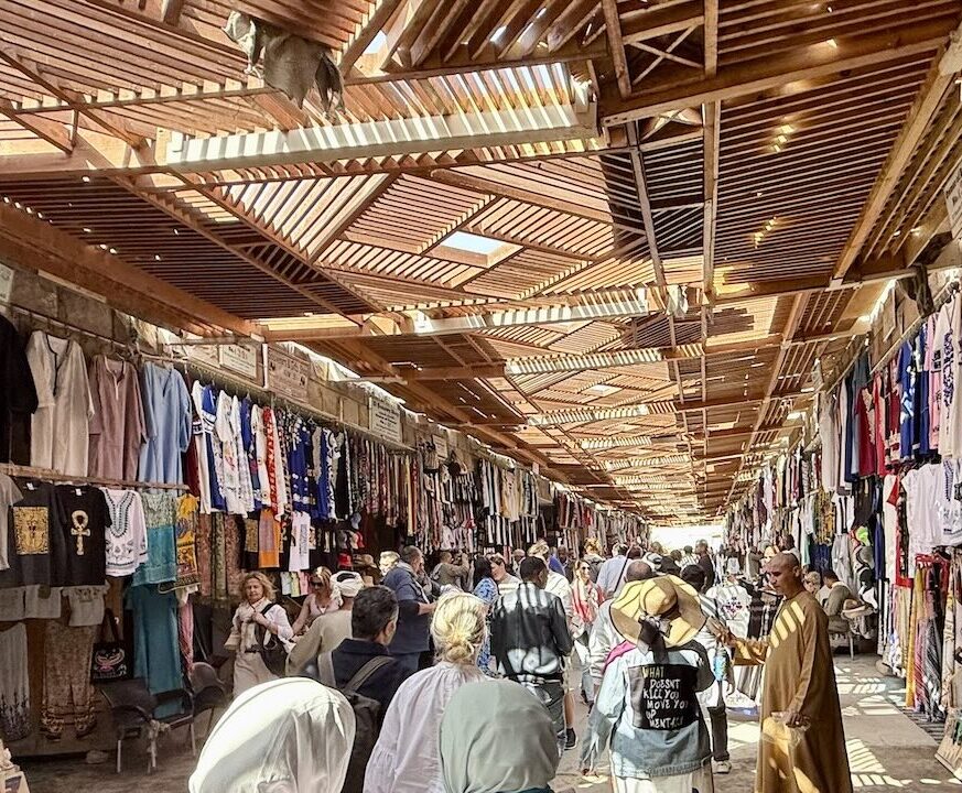 王家の谷周辺のお土産商店街の様子