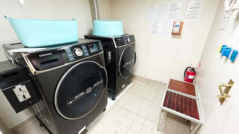 ピースボート船内コインランドリーの洗濯機