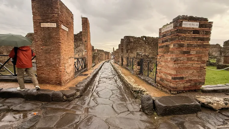 雨の日のポンペイ遺跡