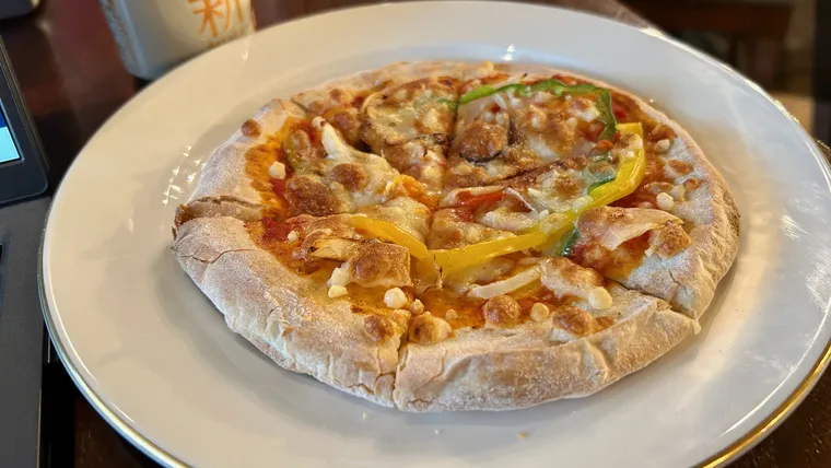 ピースボート船内のShareで食べたピザ
