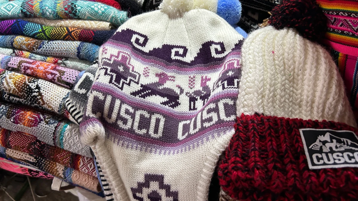 クスコ｜写真館039：CUSCOのニット帽。市場の色を入口に。